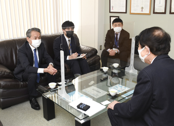 web08◎P説・中小機構中部本部長の茂木氏ら新年あいさつ