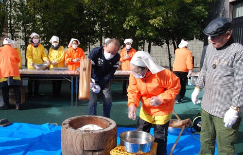 web◎P説・つきたて餅振る舞い あんこやきな粉味など