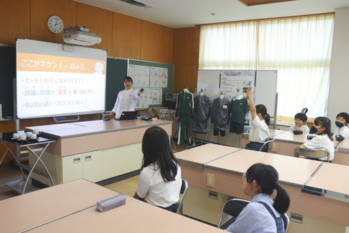 web08◎P説・桑名 津田学園小学校でリクシル出前授業