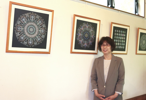web10◎P説・谷真由美さんが宙を奏でる点描曼荼羅展を開催