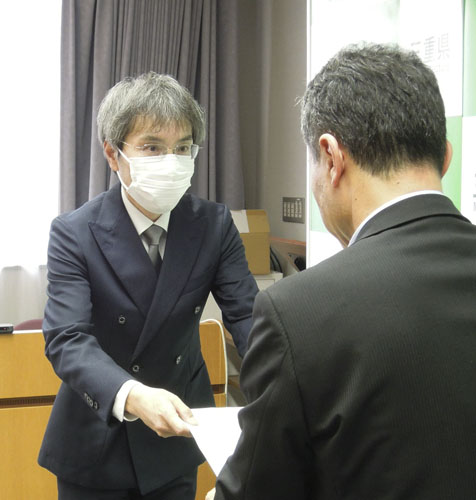 web01◎P説・調査結果を答申、いじめ調査委が県に