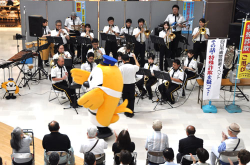 web15県警音楽隊ら特殊詐欺撲滅の日啓発イベント