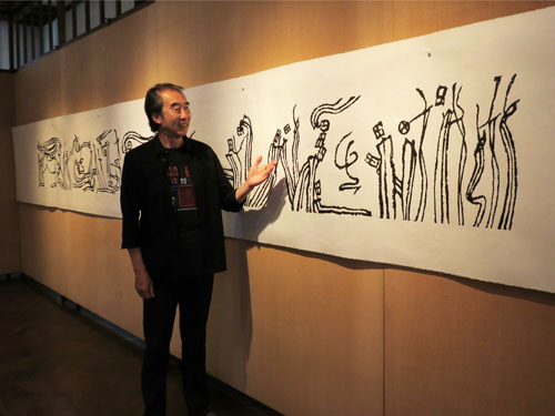 web書家高さん伊勢和紙使った個展「人生美麗」