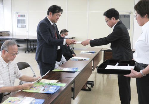web09◎P説・伊勢署 「このまち良くし隊員」任命式