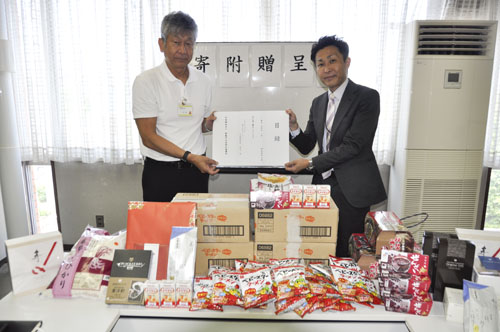 web08◎P説・鈴鹿市・ダイナム三重鈴鹿店が市社協に食品寄付