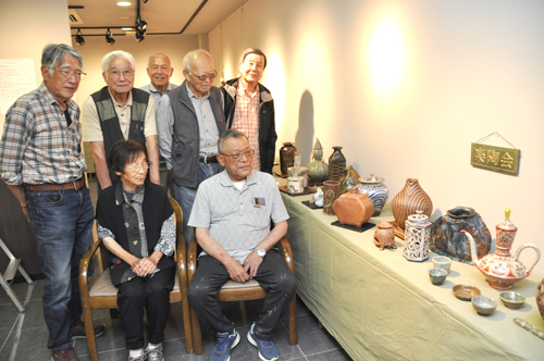 web08◎P説・三重郡・希望荘で楽陶会が陶芸作品展