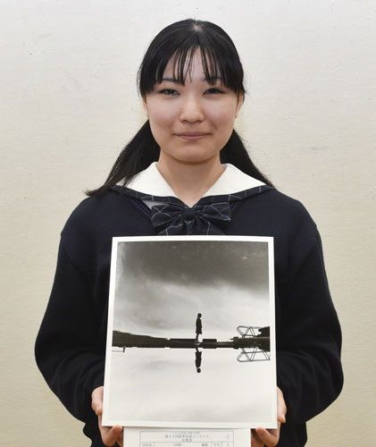 web09◎P説・県高校写真連盟夏季写真コンで皇學館山崎さんが金賞