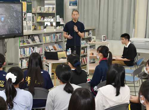 web02◎P説・神島の医師小泉さんが津高生にへき地医療の現状話す
