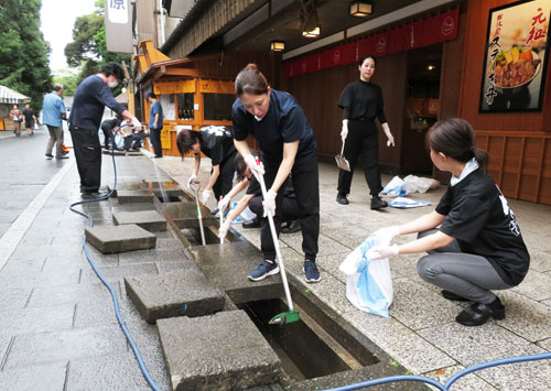web◎P説・内宮前おはらい町通り側溝一斉清掃 災害対策