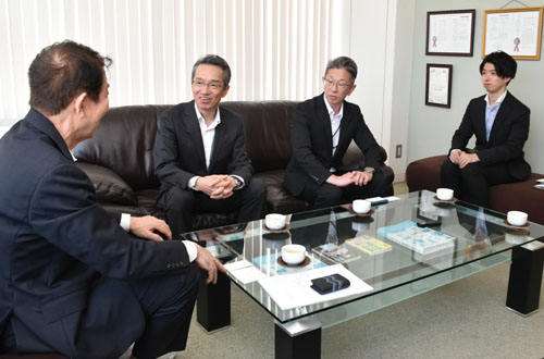 web東海財務局津財務事務所長の米田氏が本社で新任あいさつ