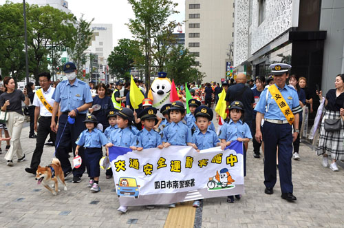 web15◎P説・四日市・夏の交通安全県民運動キックオフ「交通安全パレード」