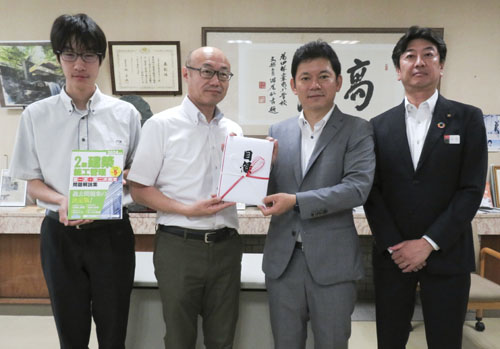 web09◎P説・丸亀産業百五銀行私募債 伊勢工業高寄贈