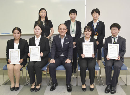 web15生命保険協会県協会令和六年度奨学生決定通知書授与式