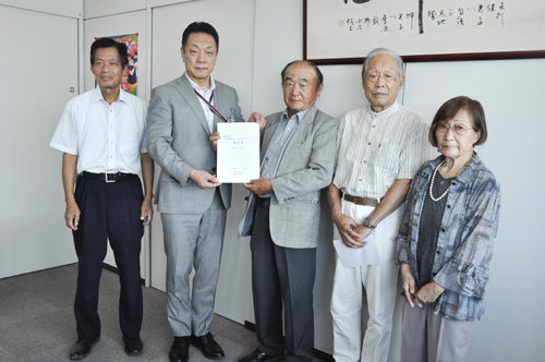 web02◎差し替えP説・鈴鹿市・南部地域小学校再編計画についてのアンケート結果市に提出