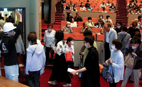 web09◎P説・公演中の災害に備え避難訓練1