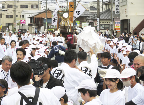 web09◎P説・初穂曳 市民ら外宮に初穂奉納