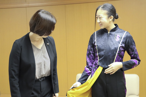 web08◎P説・鈴鹿市・全国大会に出場する白子高校吹奏楽部が表敬