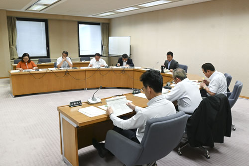 web01◎P説・県議会常任委・リード26