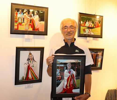 web09◎P説・井上清一さんが斎王まつりをテーマにした写真展を開催1