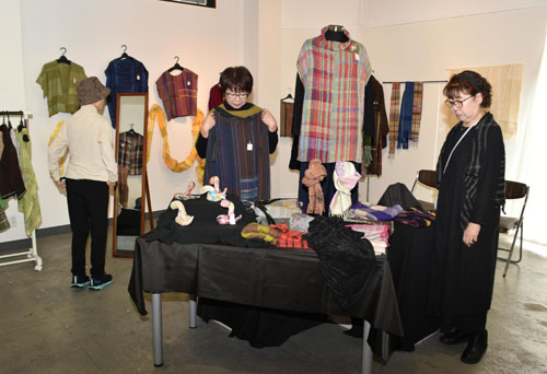 web09_津・さをり仲間展始まる