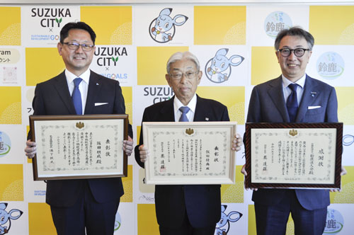 web02◎P説・鈴鹿市・鈴鹿法人会が国税局長表彰で表敬
