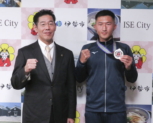 web10・全日本ボクシング優勝 市出身中央大中島さん