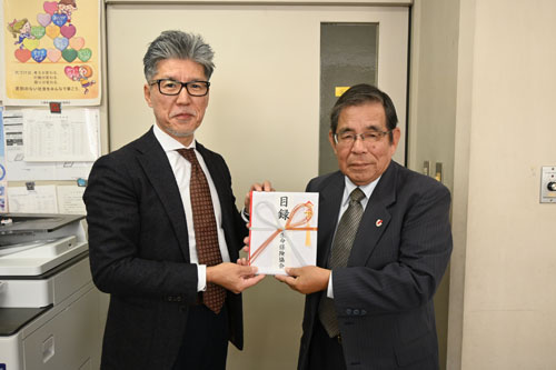 web・津、生保協会、県障害者団体連に寄付