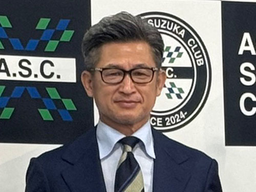 web01◎P説・JFL鈴鹿への期限付き移籍会見に臨んだ三浦選手