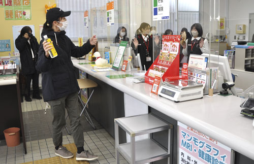 web08◎P説・四日市・四日市南署が追分郵便局で強盗対応訓練