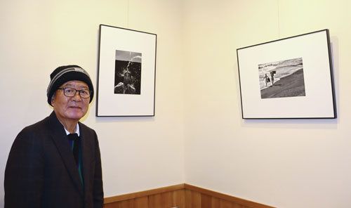 web10◎P説・写真家の泊正徳さんが海女をテーマにした写真展を開催