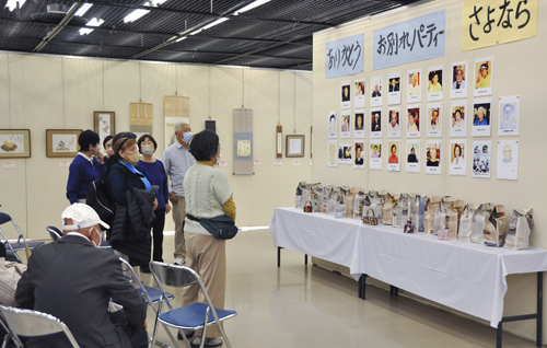 web08◎P説・四日市・市文化会館で熟年大学OB二十九期会展2