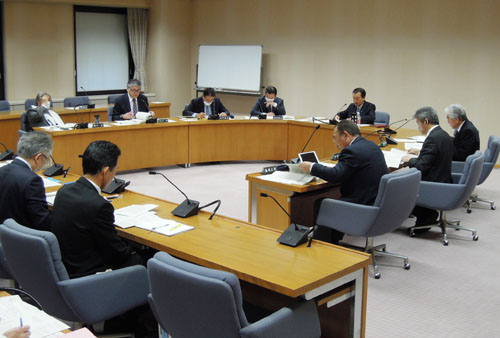 web01◎P説・県議会常任委・リード32