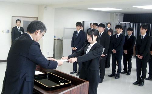 web02◎P説・亀山市辞令交付式