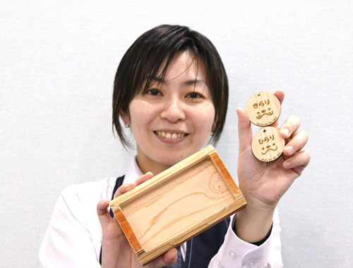 web15◎P説・ツメナシカワウソのベッドを使ったオリジナルグッズを販売