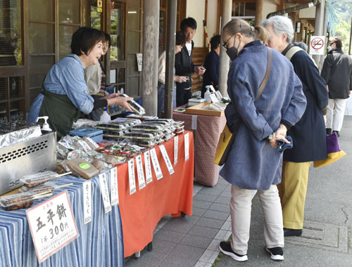 web08・津・道の駅美杉で「おこしなして市場」